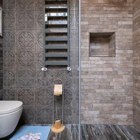 1-bedroom Designer On Hristo Belchev Str Apartman